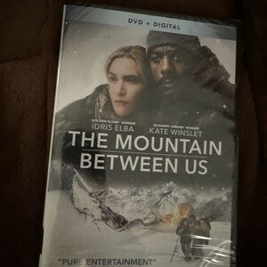 The Mountain Between Us DVD + Digital